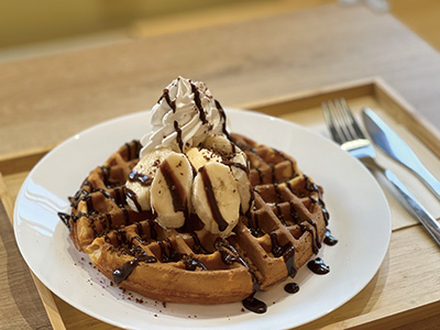 伊東・ちっ茶カフェメニューチョコバナナワッフル