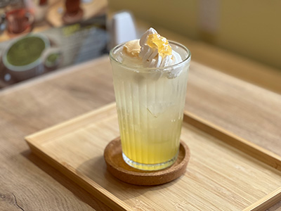 伊東・ちっ茶カフェメニューダイダイソーダフロート