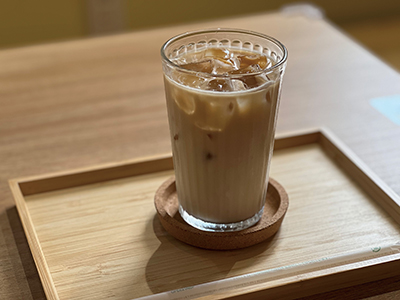 伊東・ちっ茶カフェメニューアイスカフェラテ